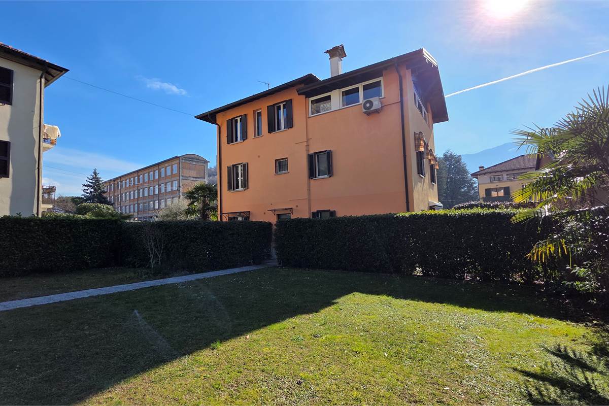 Trilocale con posto auto a Tremezzina
