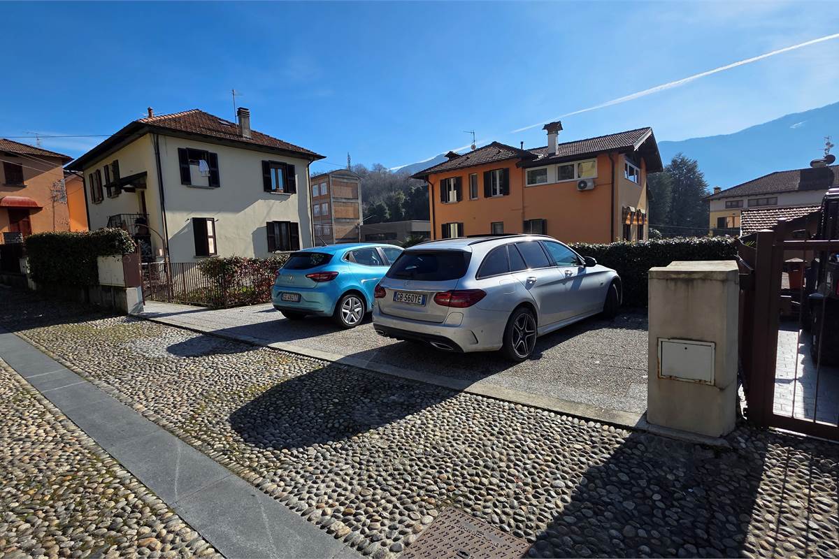 Trilocale con posto auto a Tremezzina