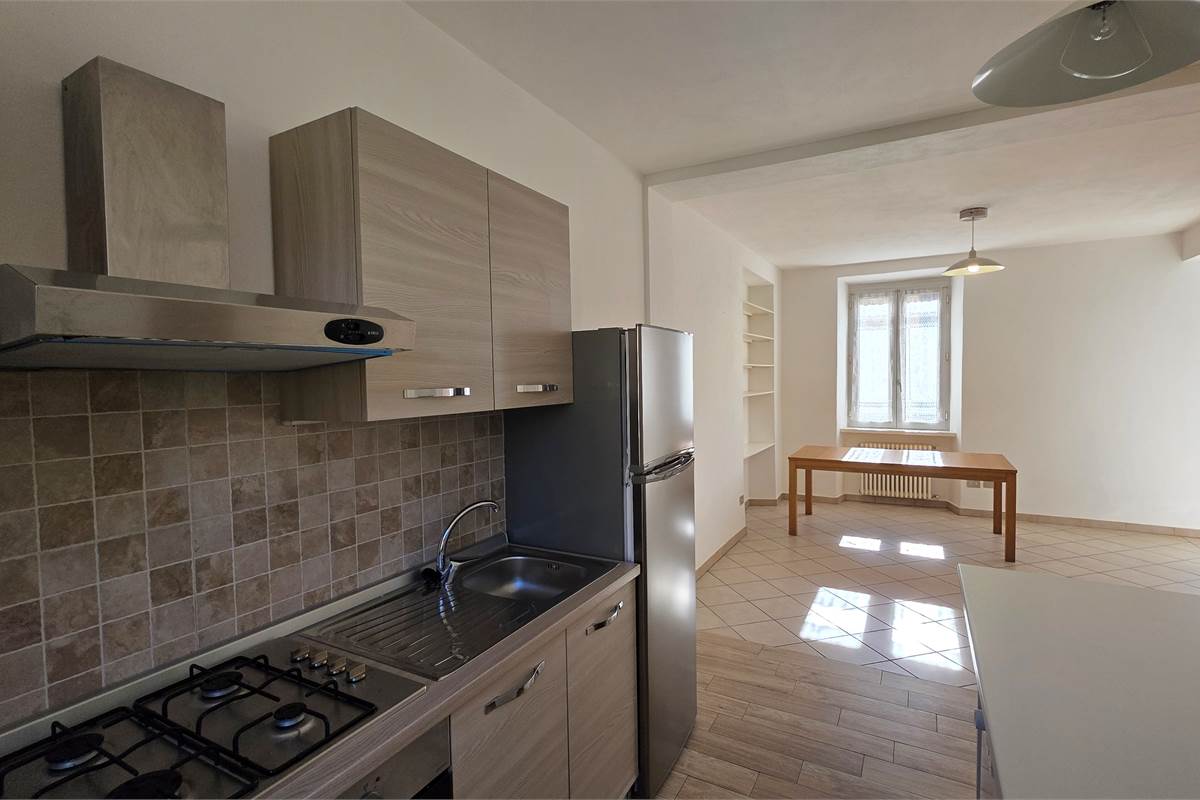 Villa singola con tre appartamenti a Tremezzina