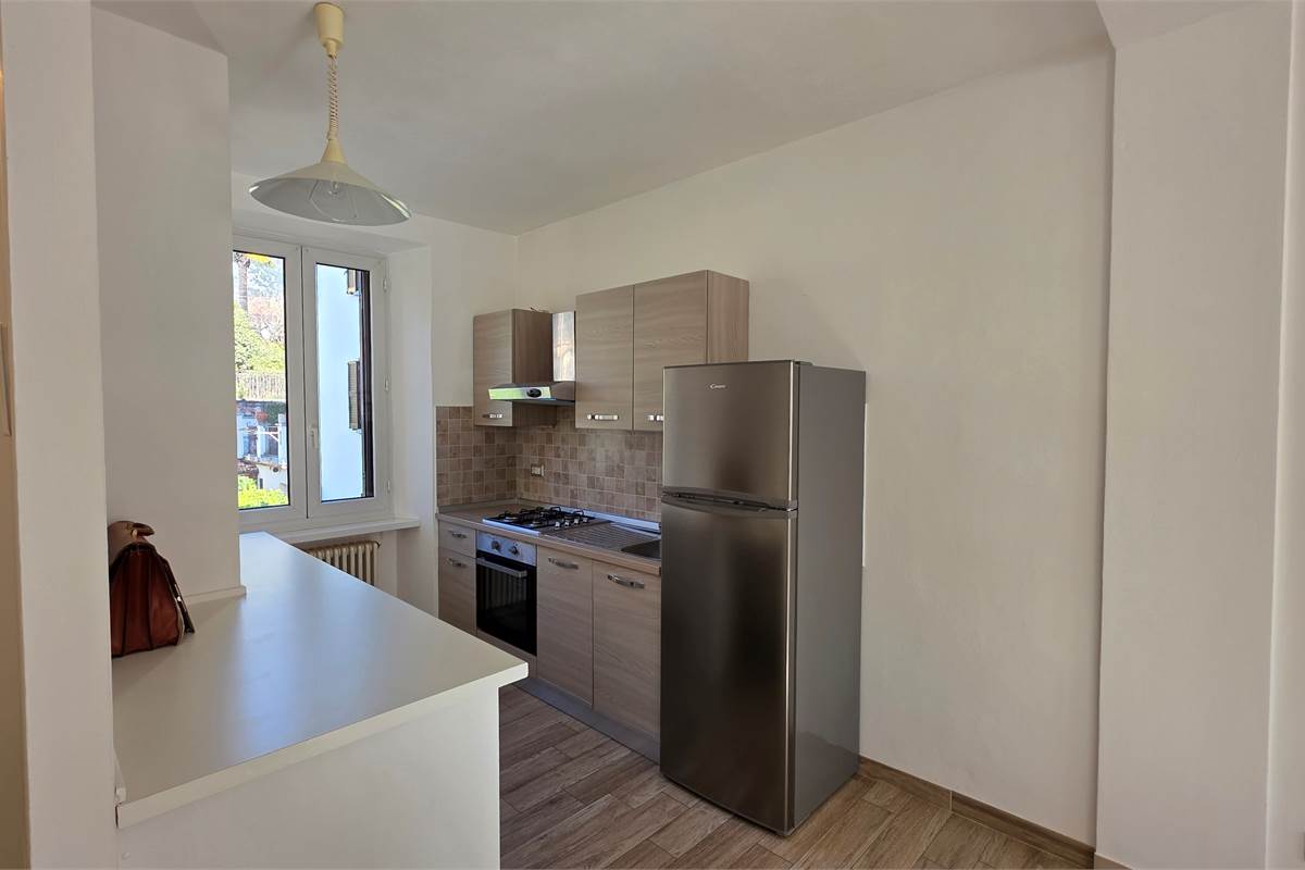 Villa singola con tre appartamenti a Tremezzina