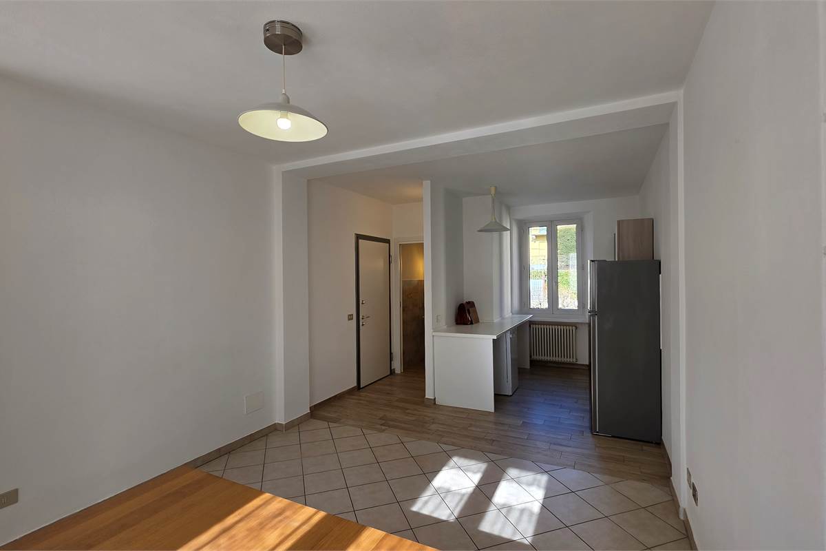 Villa singola con tre appartamenti a Tremezzina