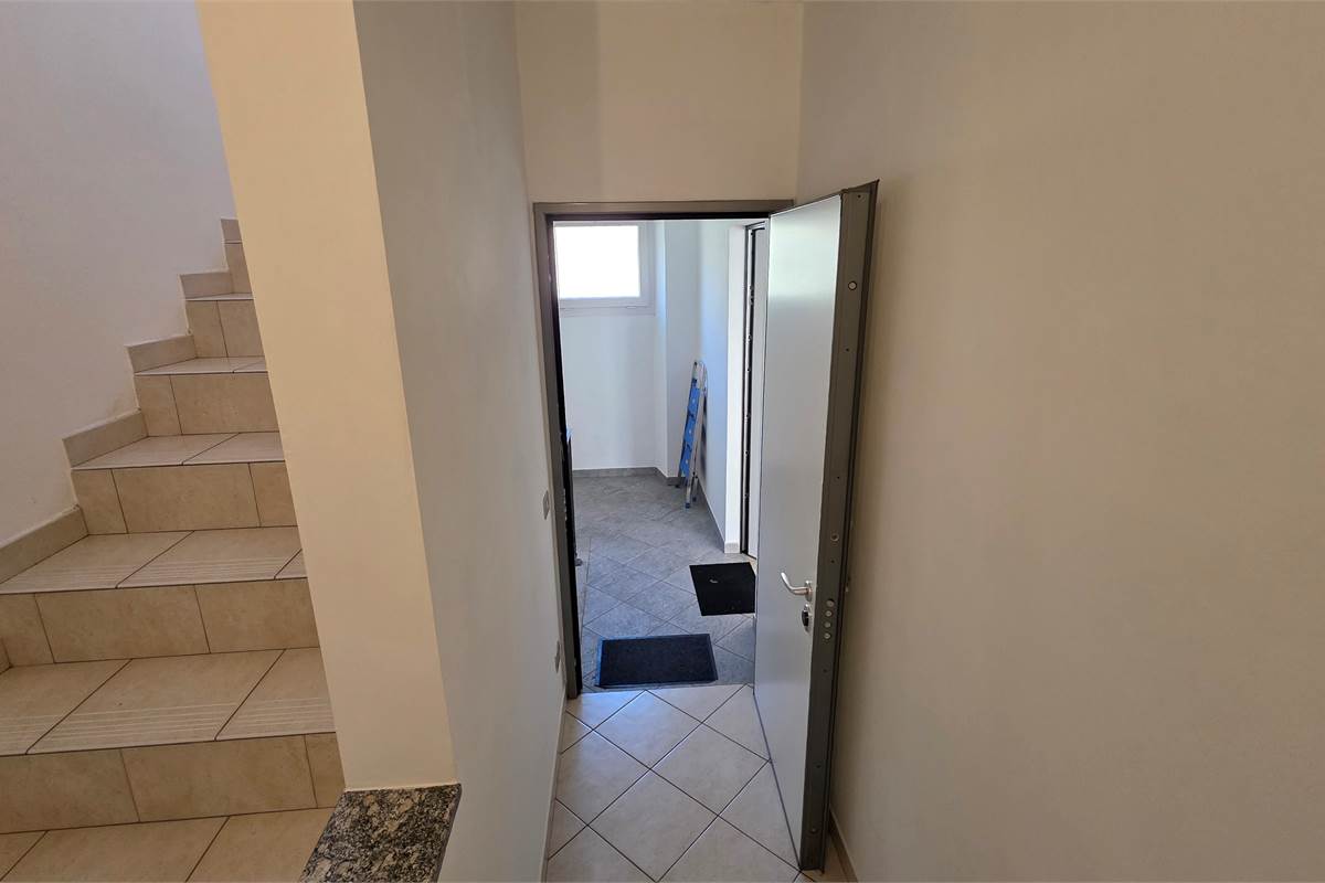 Villa singola con tre appartamenti a Tremezzina