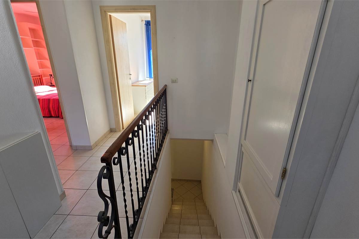 Villa singola con tre appartamenti a Tremezzina