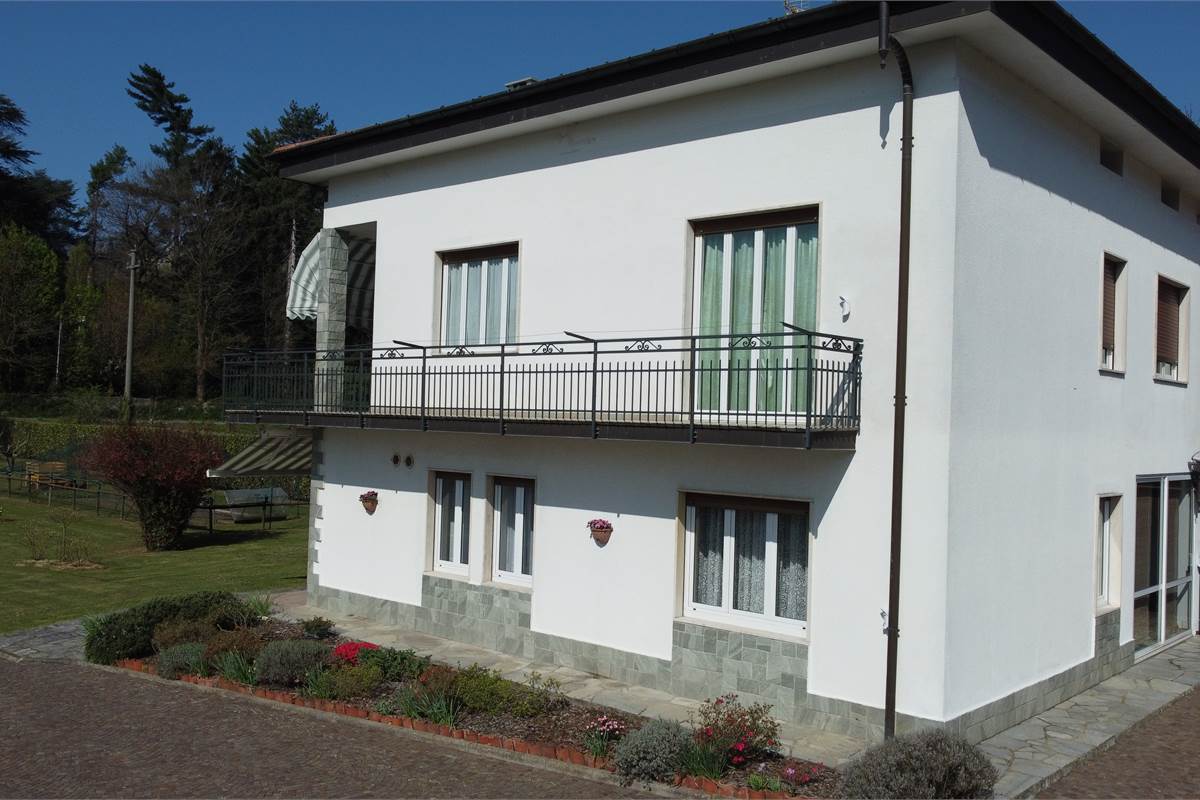 Proprietà in vendita a Cocquio Trevisago