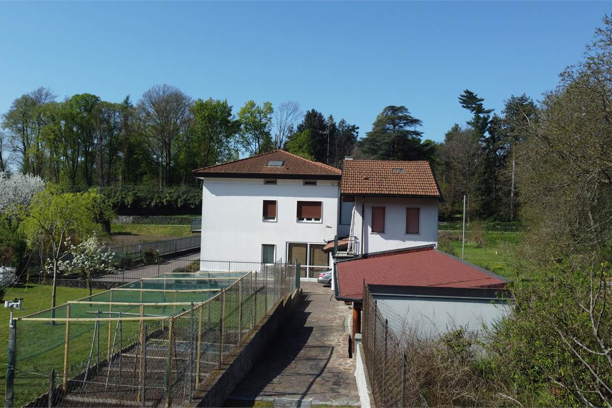 Proprietà in vendita a Cocquio Trevisago