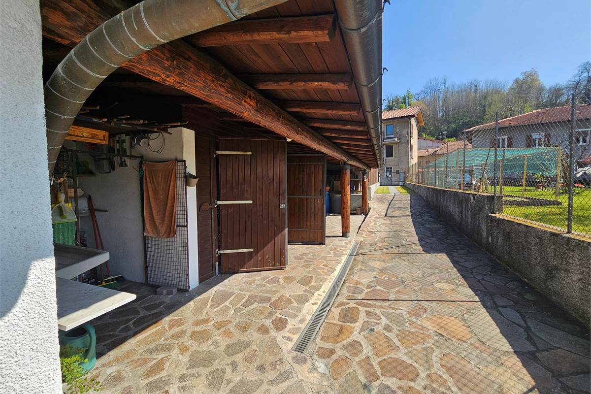 Proprietà in vendita a Cocquio Trevisago