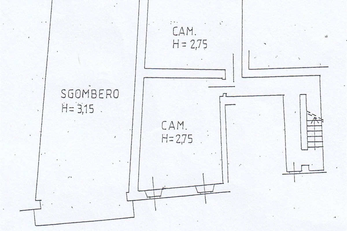 Intero casale con terreno a Fenegrò
