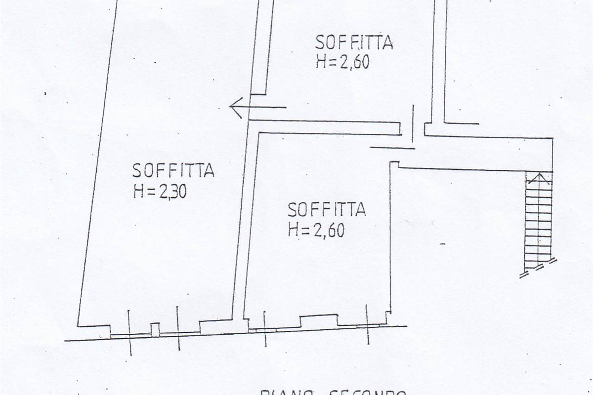 Intero casale con terreno a Fenegrò