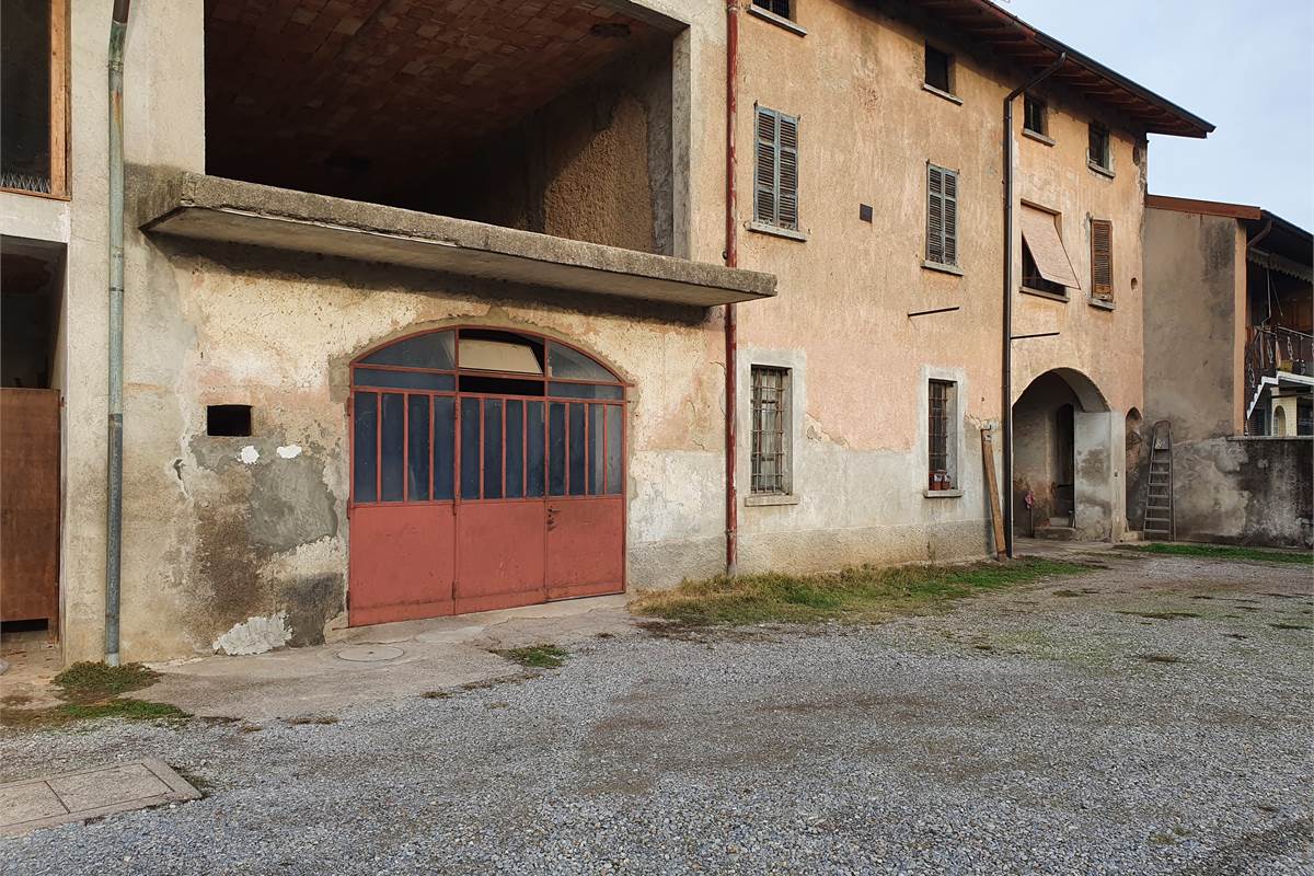 Rustico con giardino a Fenegrò