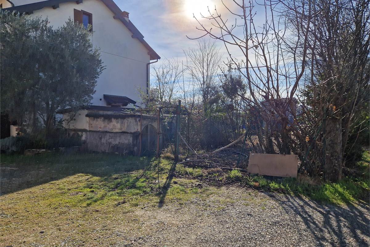 Rustico con giardino a Fenegrò