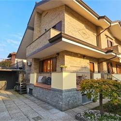 Porzione di Bifamiliare con Terrazzo e Taverna a Lentate sul Seveso