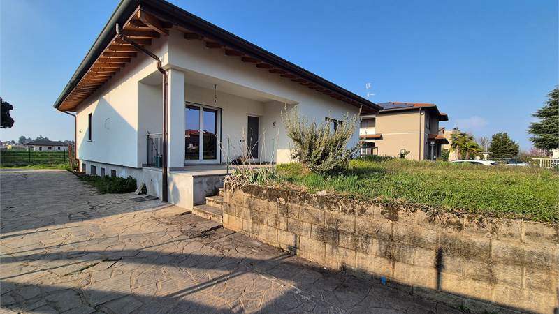 Villa indipendente a Limido Comasco