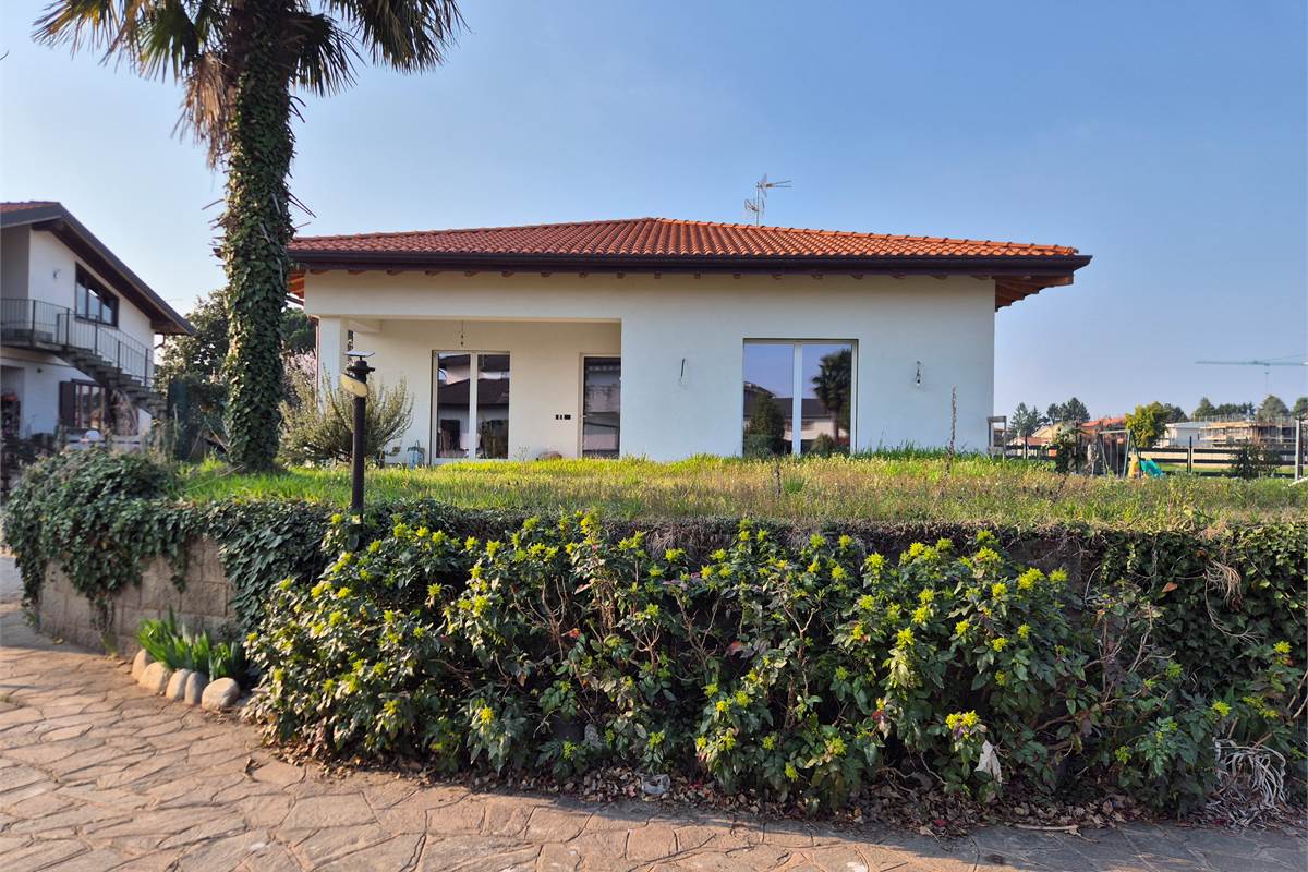 Villa indipendente a Limido Comasco