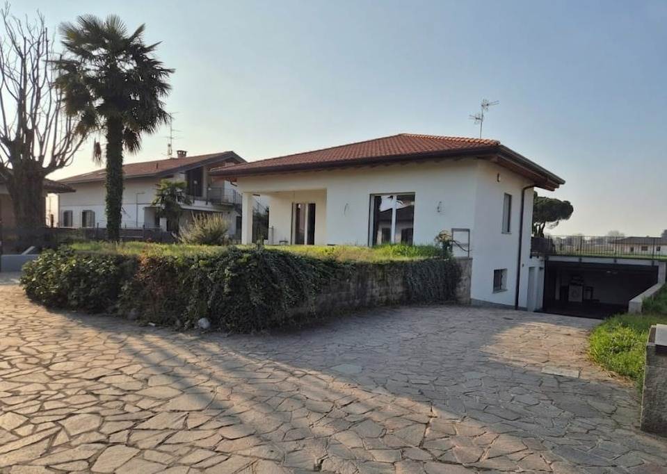 Villa indipendente a Limido Comasco