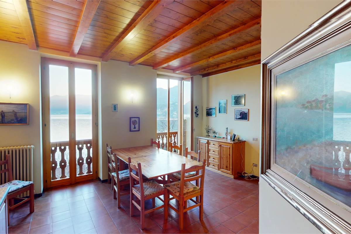 Appartamento su due livelli a San Siro (CO)