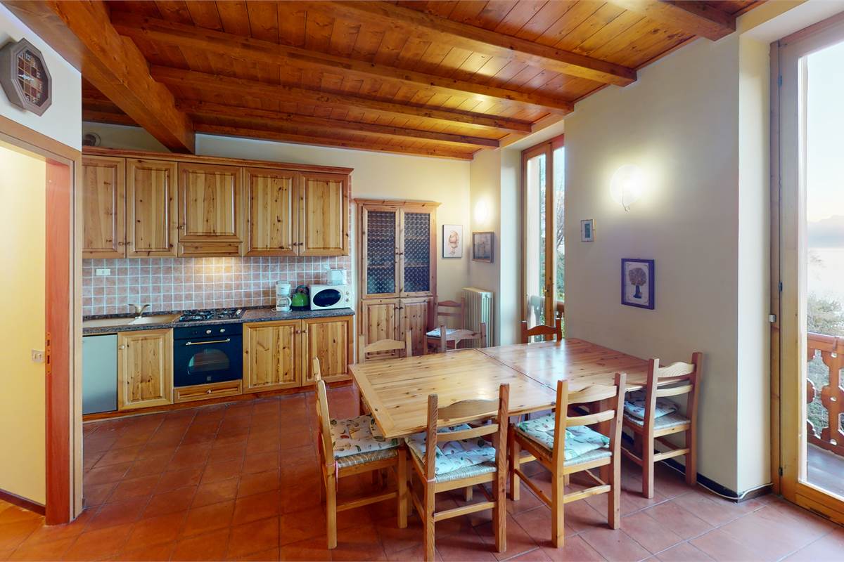 Appartamento su due livelli a San Siro (CO)