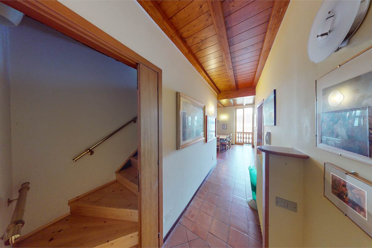 Appartamento su due livelli a San Siro (CO)