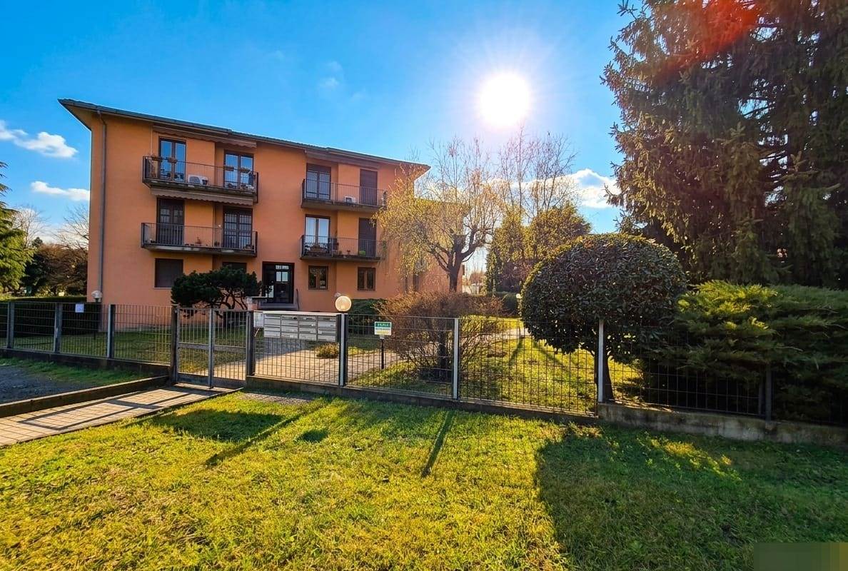 Trilocale con balcone, autorimessa e cantina a Villa Guardia