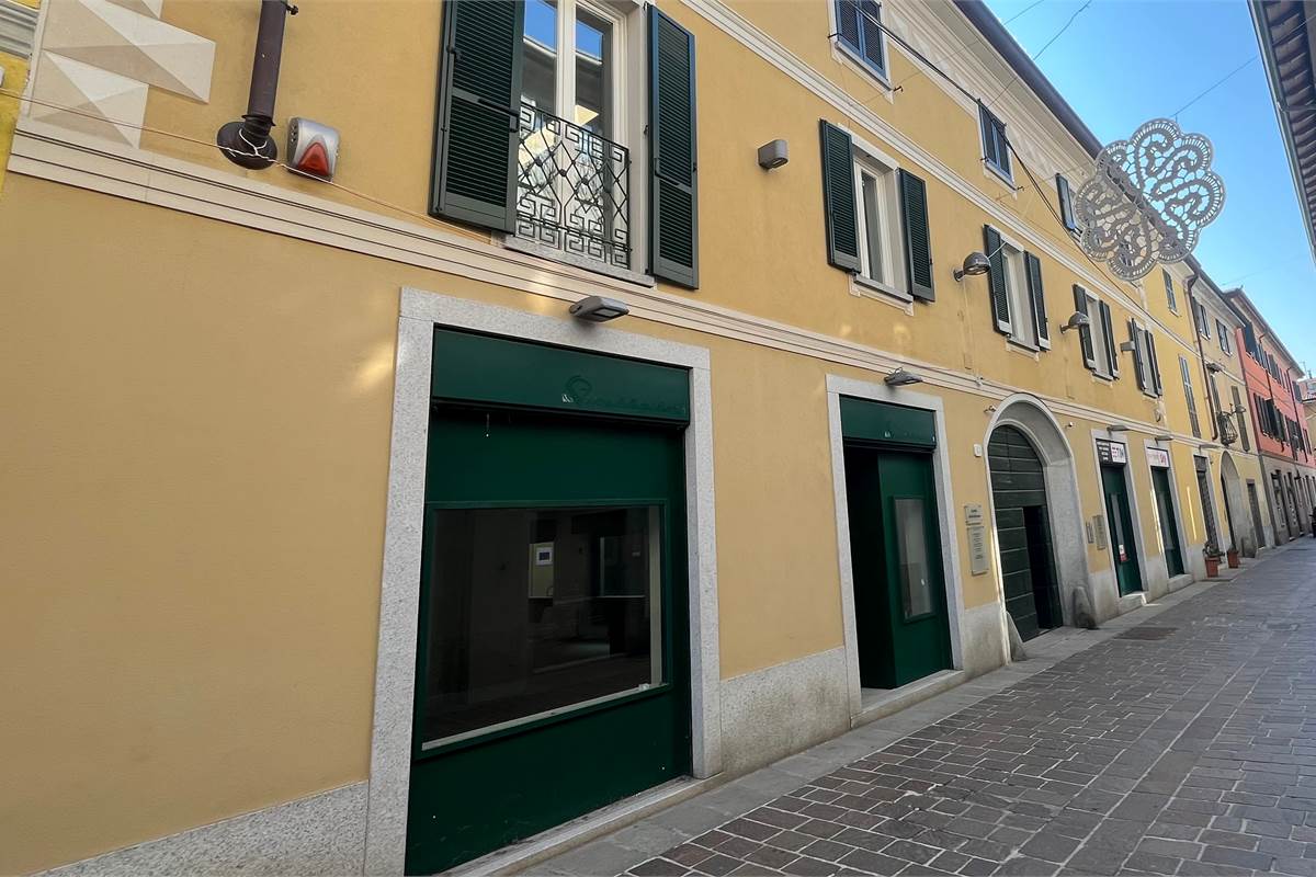 Elegante e nuovo locale commerciale Cantù centro