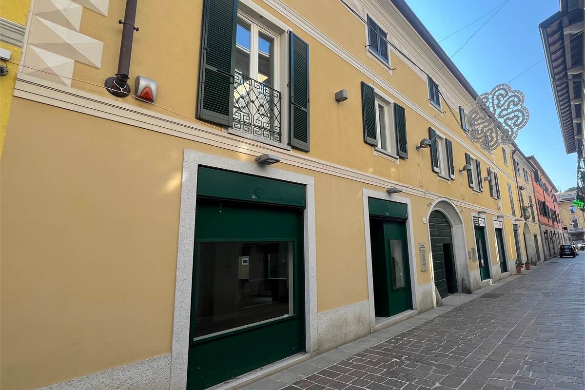 Elegante e nuovo locale commerciale Cantù centro
