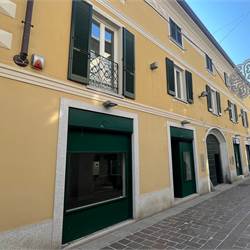 Elegante e nuovo locale commerciale Cantù centro