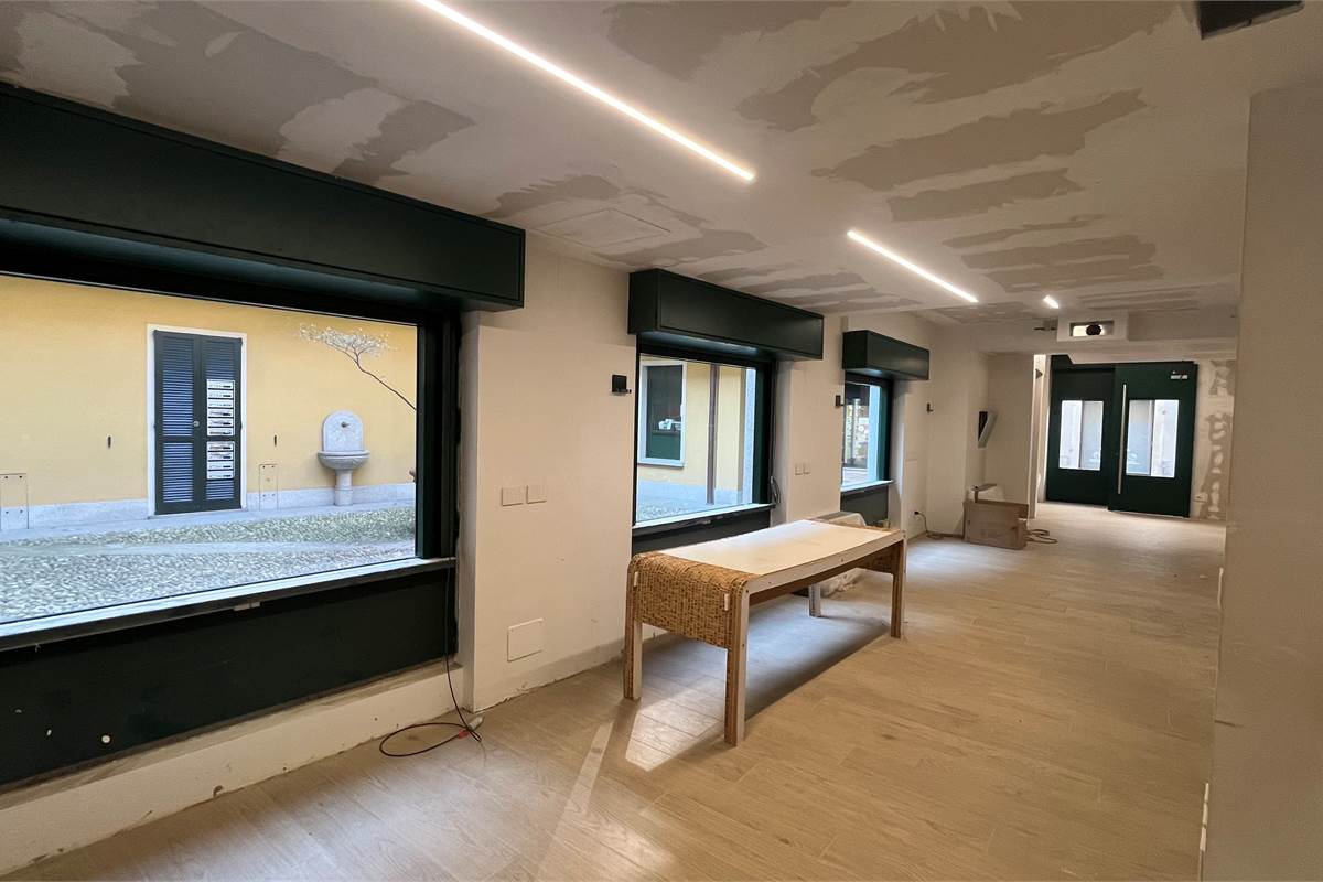 Elegante e nuovo locale commerciale Cantù centro