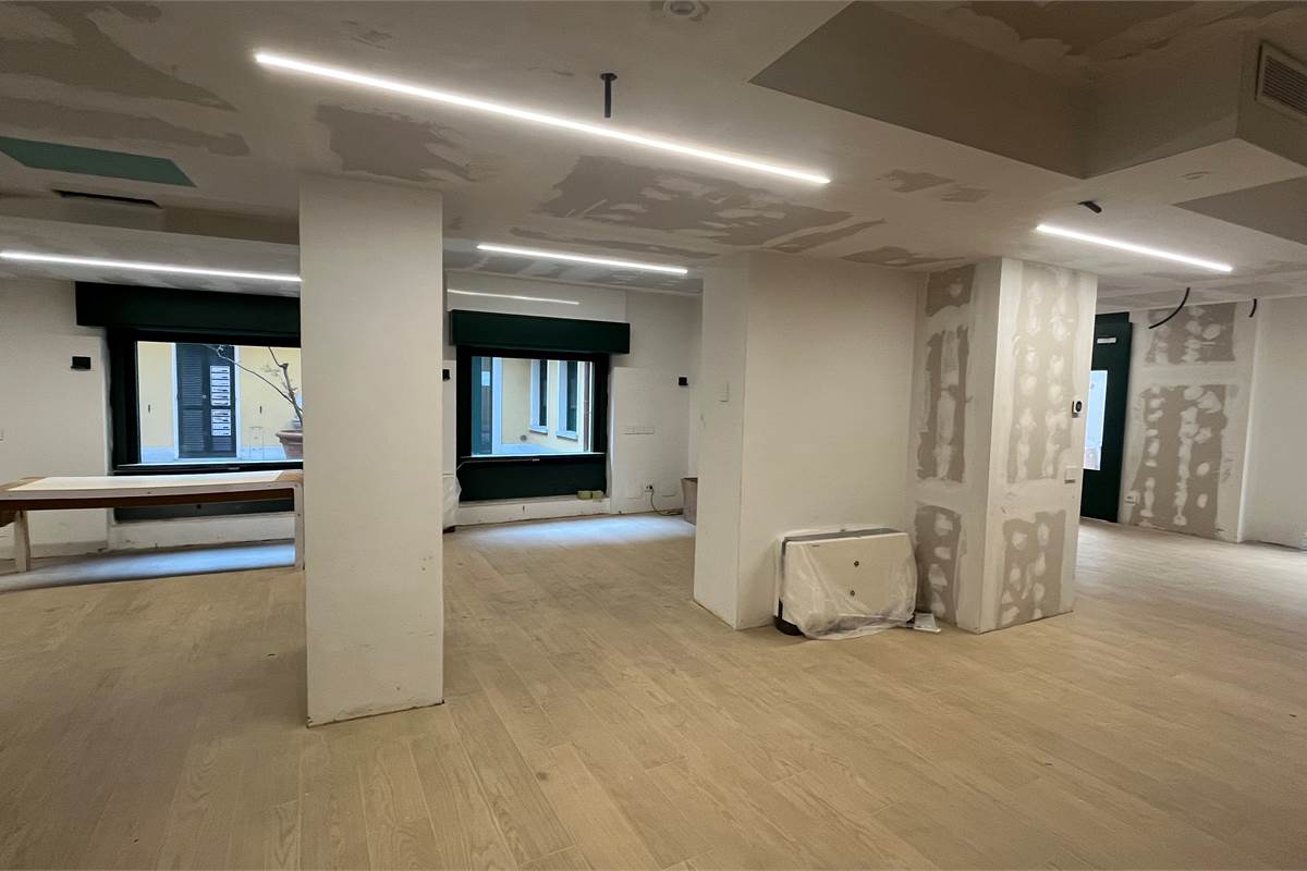 Elegante e nuovo locale commerciale Cantù centro