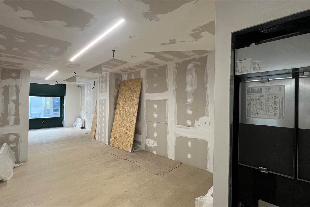 Elegante e nuovo locale commerciale Cantù centro