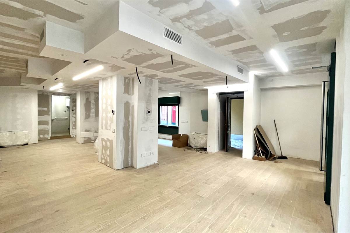 Elegante e nuovo locale commerciale Cantù centro