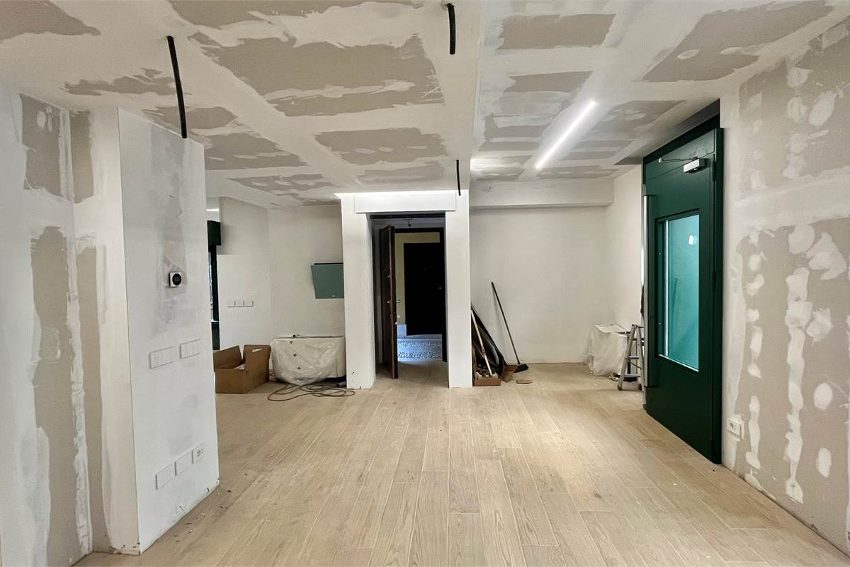 Elegante e nuovo locale commerciale Cantù centro