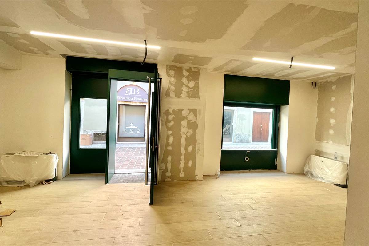 Elegante e nuovo locale commerciale Cantù centro