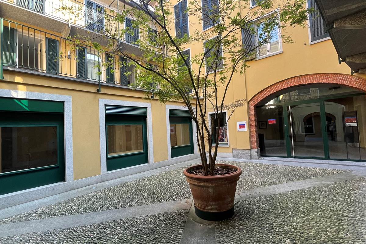 Elegante e nuovo locale commerciale Cantù centro