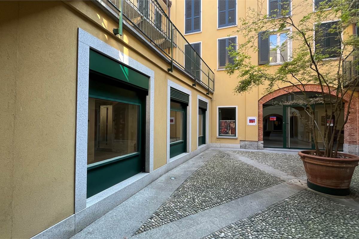 Elegante e nuovo locale commerciale Cantù centro