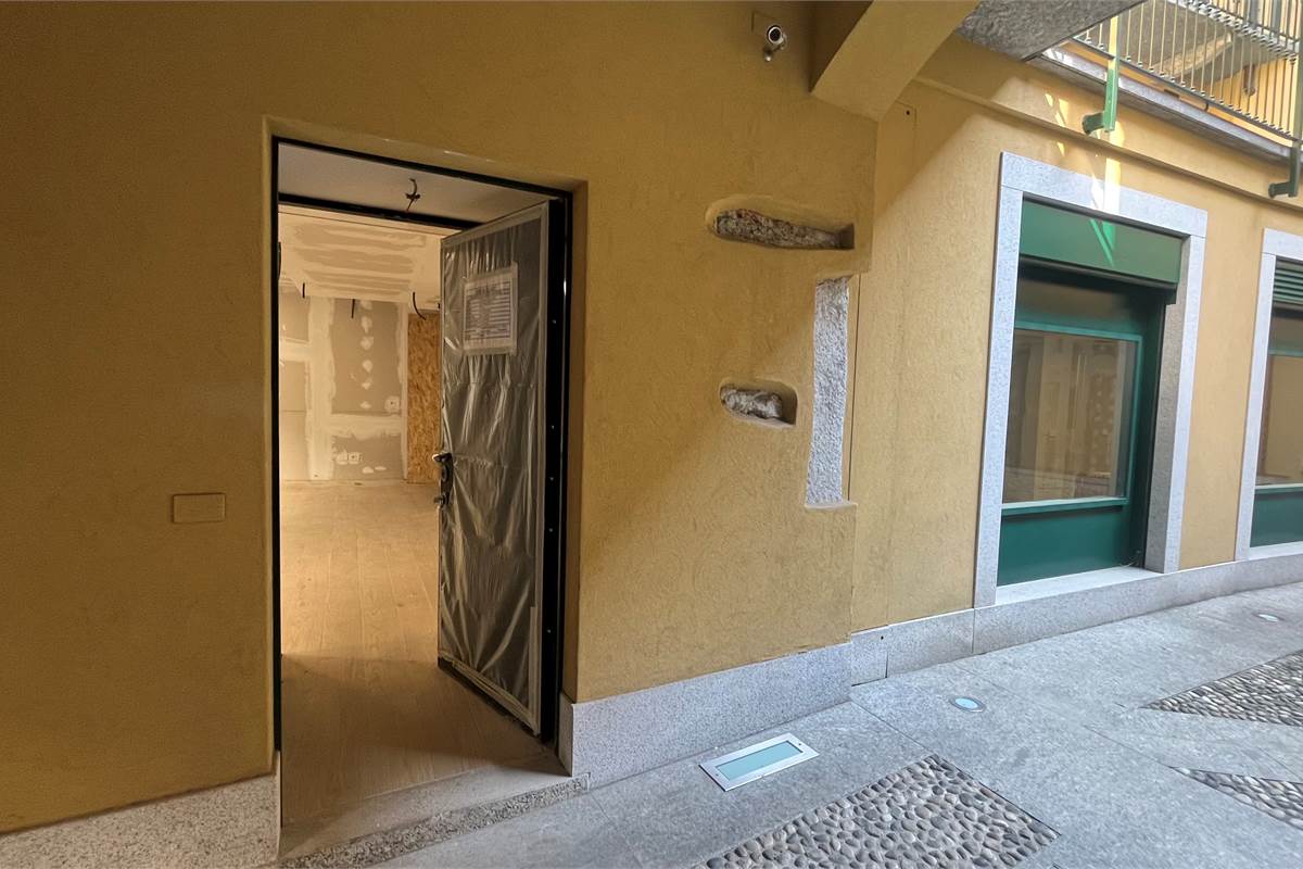 Elegante e nuovo locale commerciale Cantù centro