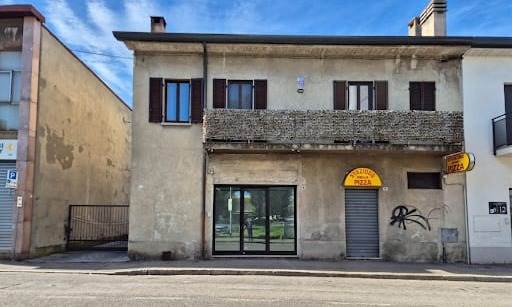 Negozio su strada di forte passaggio veicolare