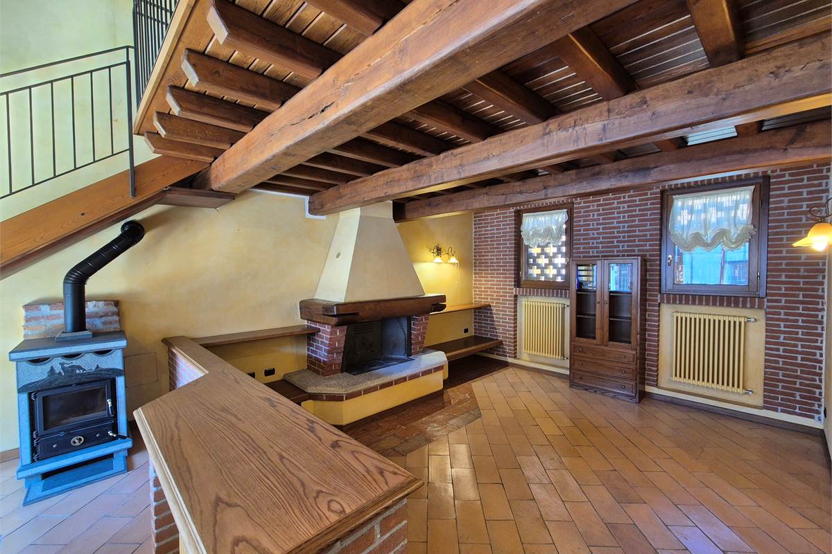 Appartamento ristrutturato a Cirimido 