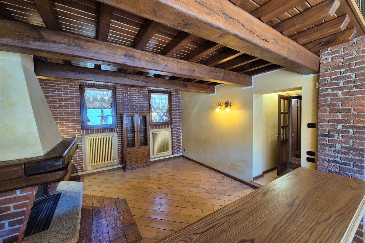 Appartamento ristrutturato a Cirimido 