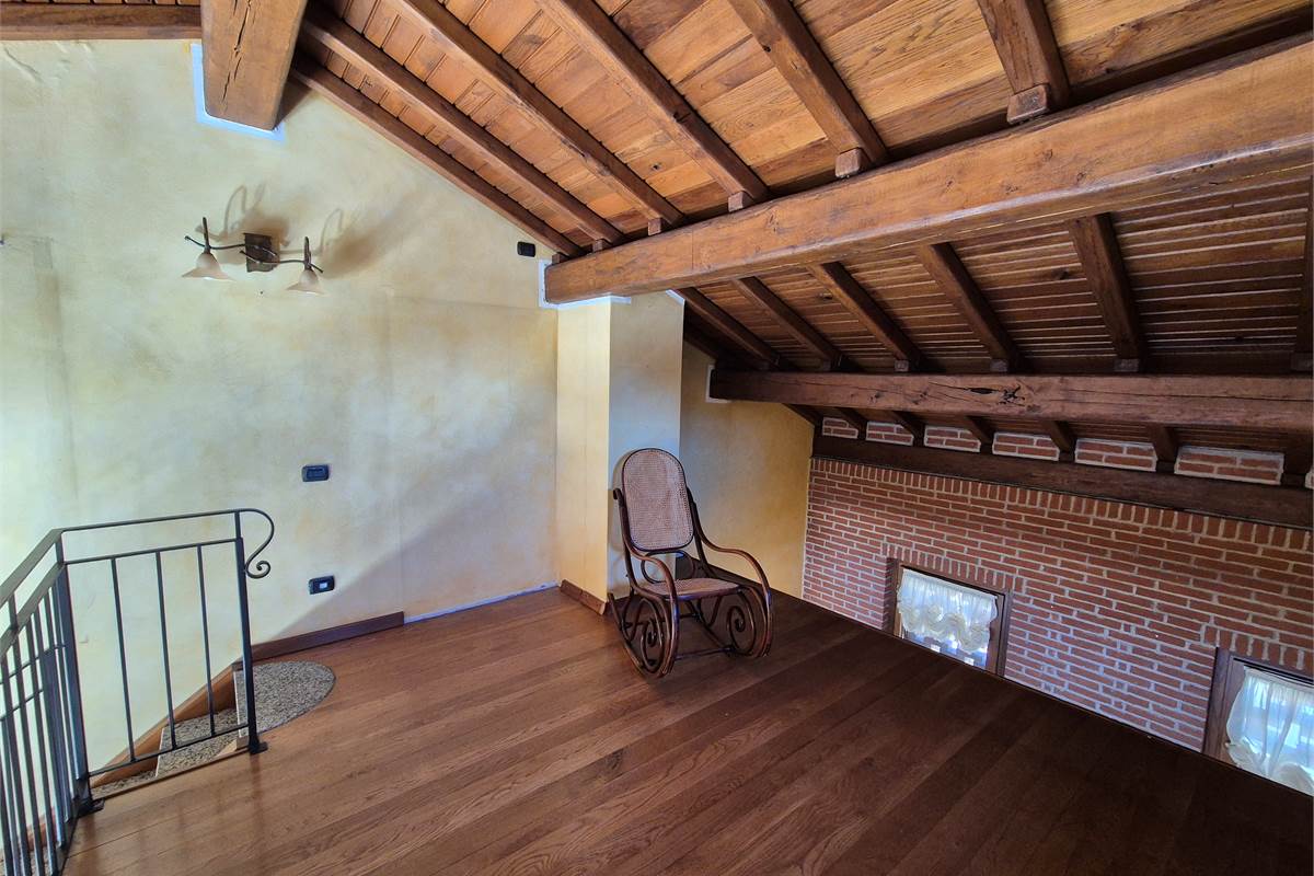 Appartamento ristrutturato a Cirimido 