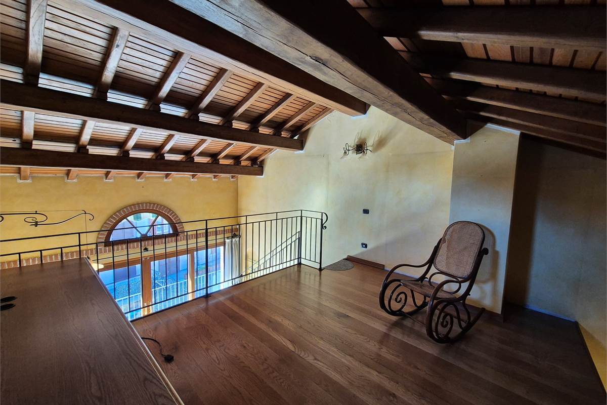 Appartamento ristrutturato a Cirimido 