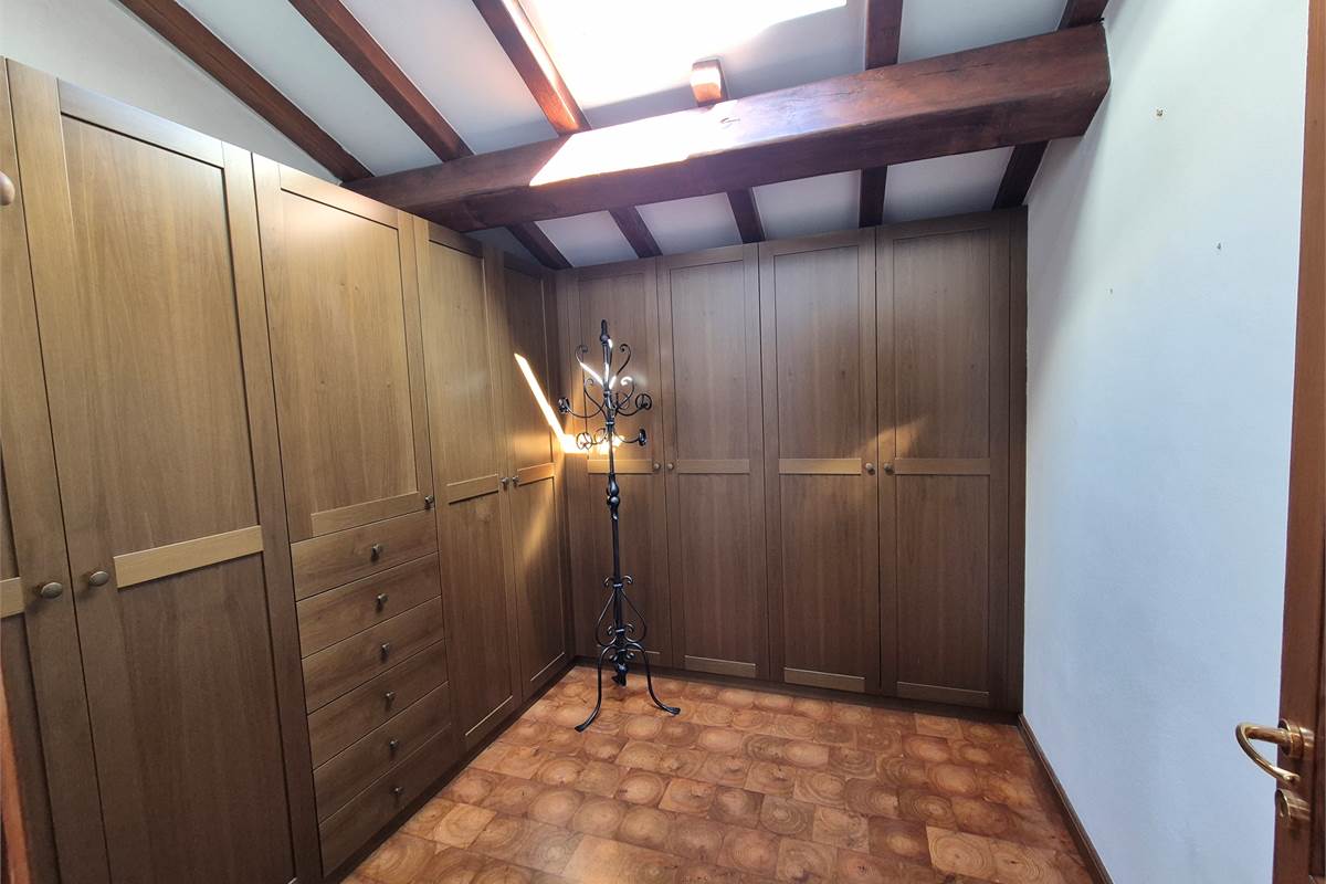 Appartamento ristrutturato a Cirimido 