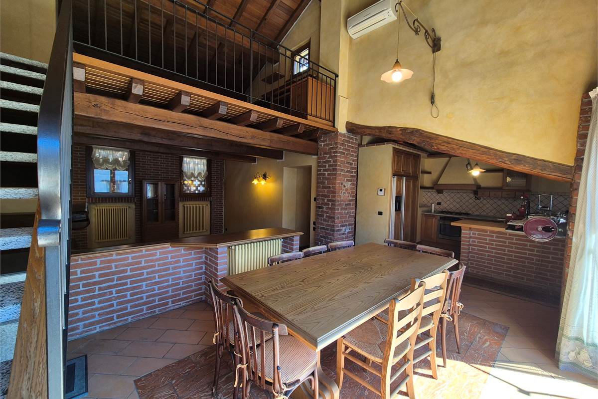 Appartamento ristrutturato a Cirimido 