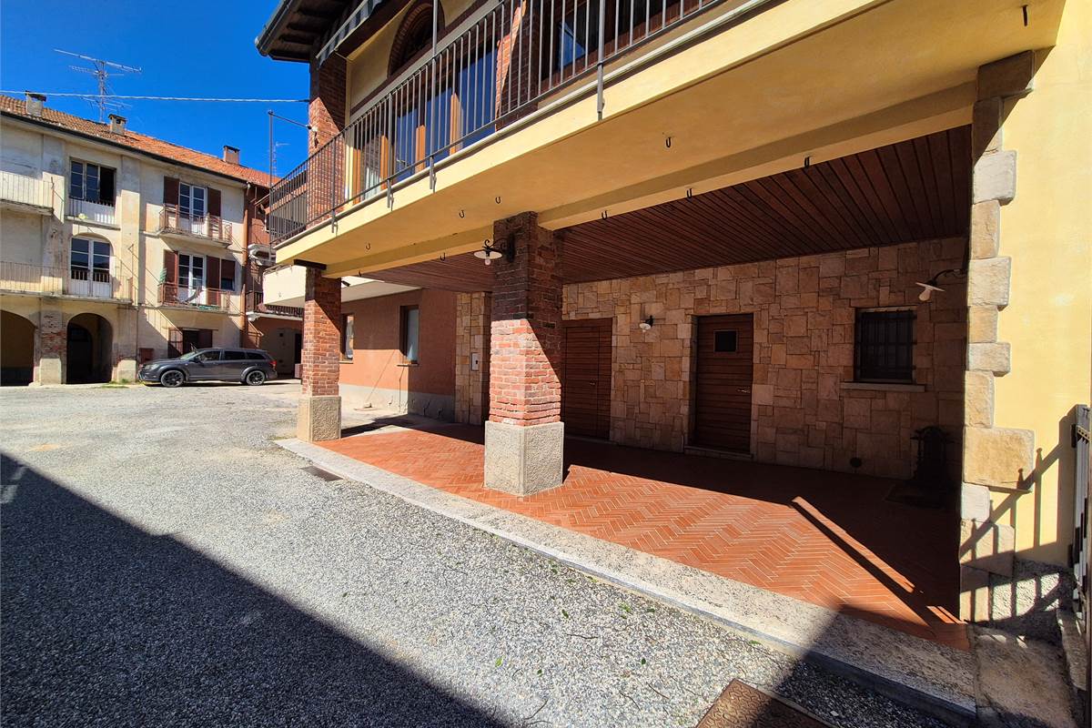 Appartamento ristrutturato a Cirimido 