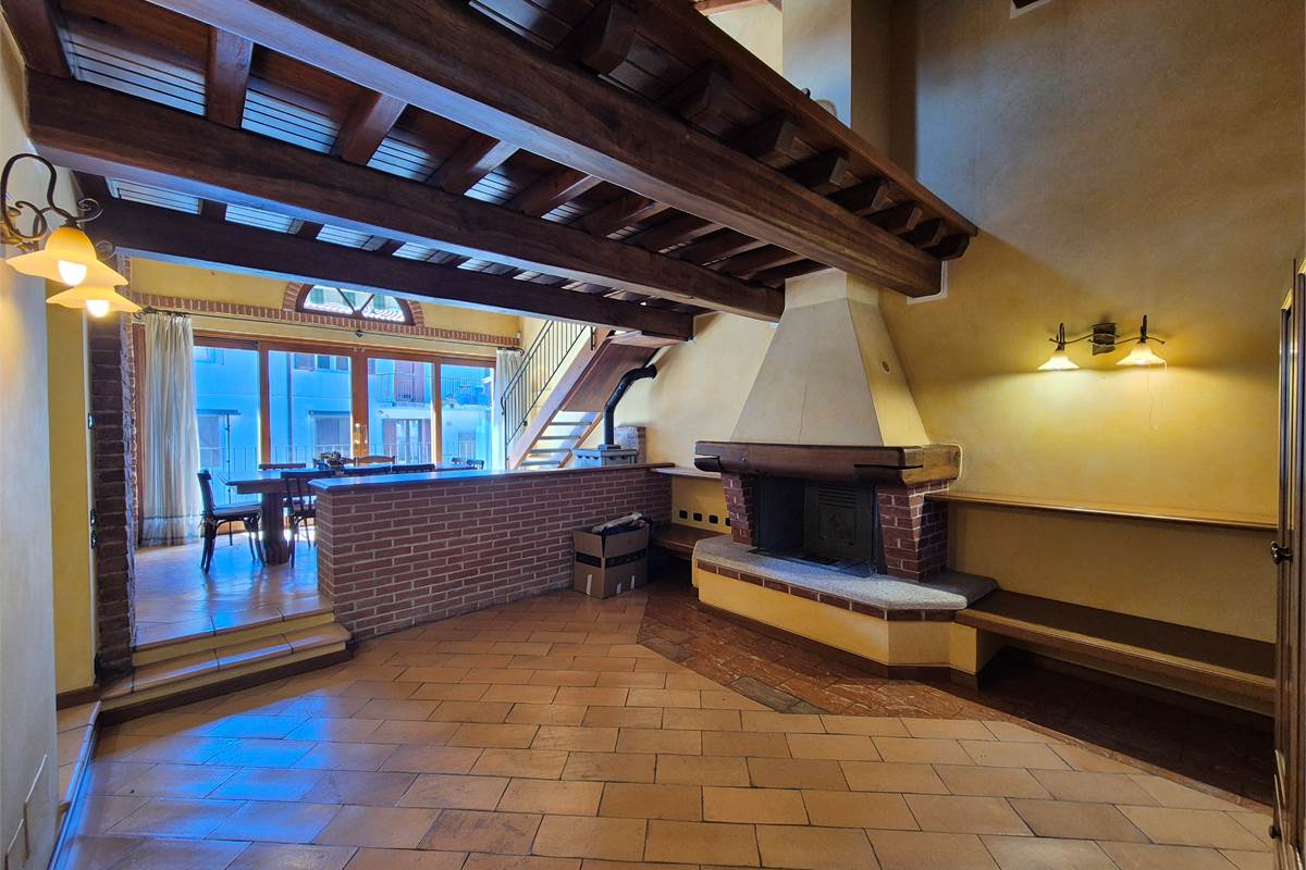 Appartamento ristrutturato a Cirimido 