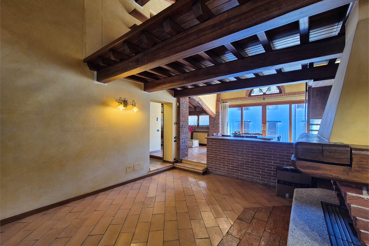 Appartamento ristrutturato a Cirimido 