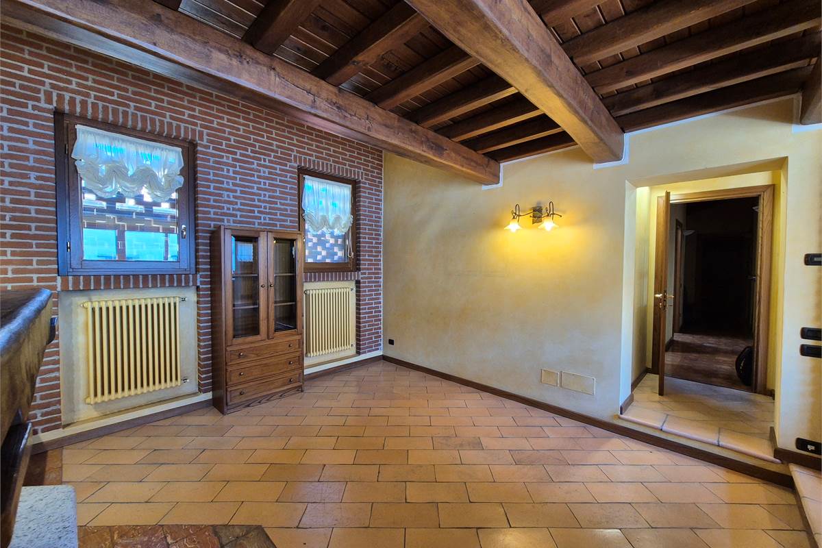 Appartamento ristrutturato a Cirimido 