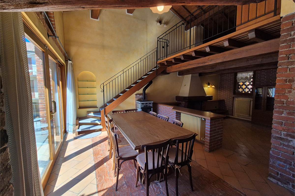 Appartamento ristrutturato a Cirimido 