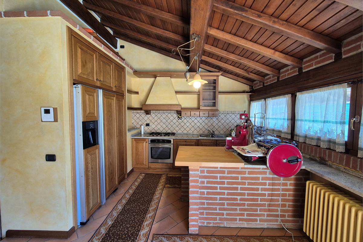 Appartamento ristrutturato a Cirimido 