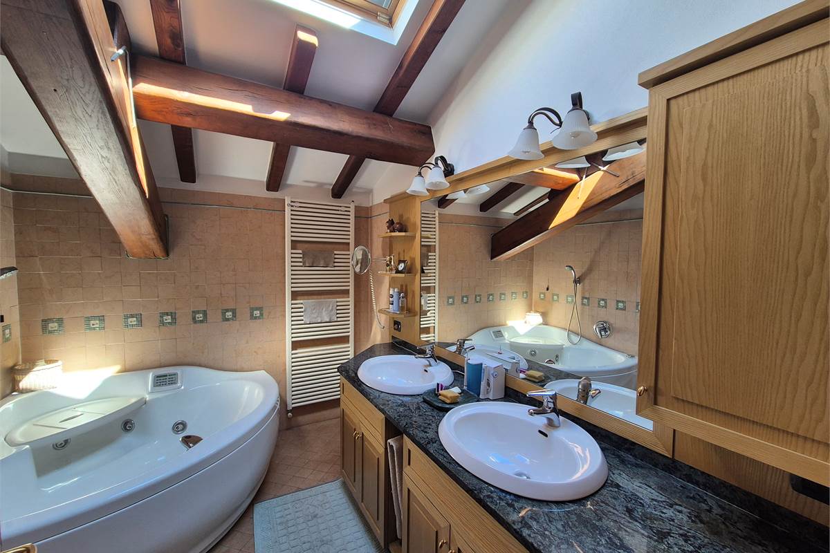 Appartamento ristrutturato a Cirimido 