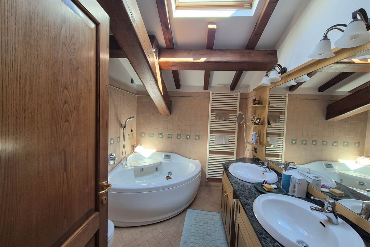 Appartamento ristrutturato a Cirimido 