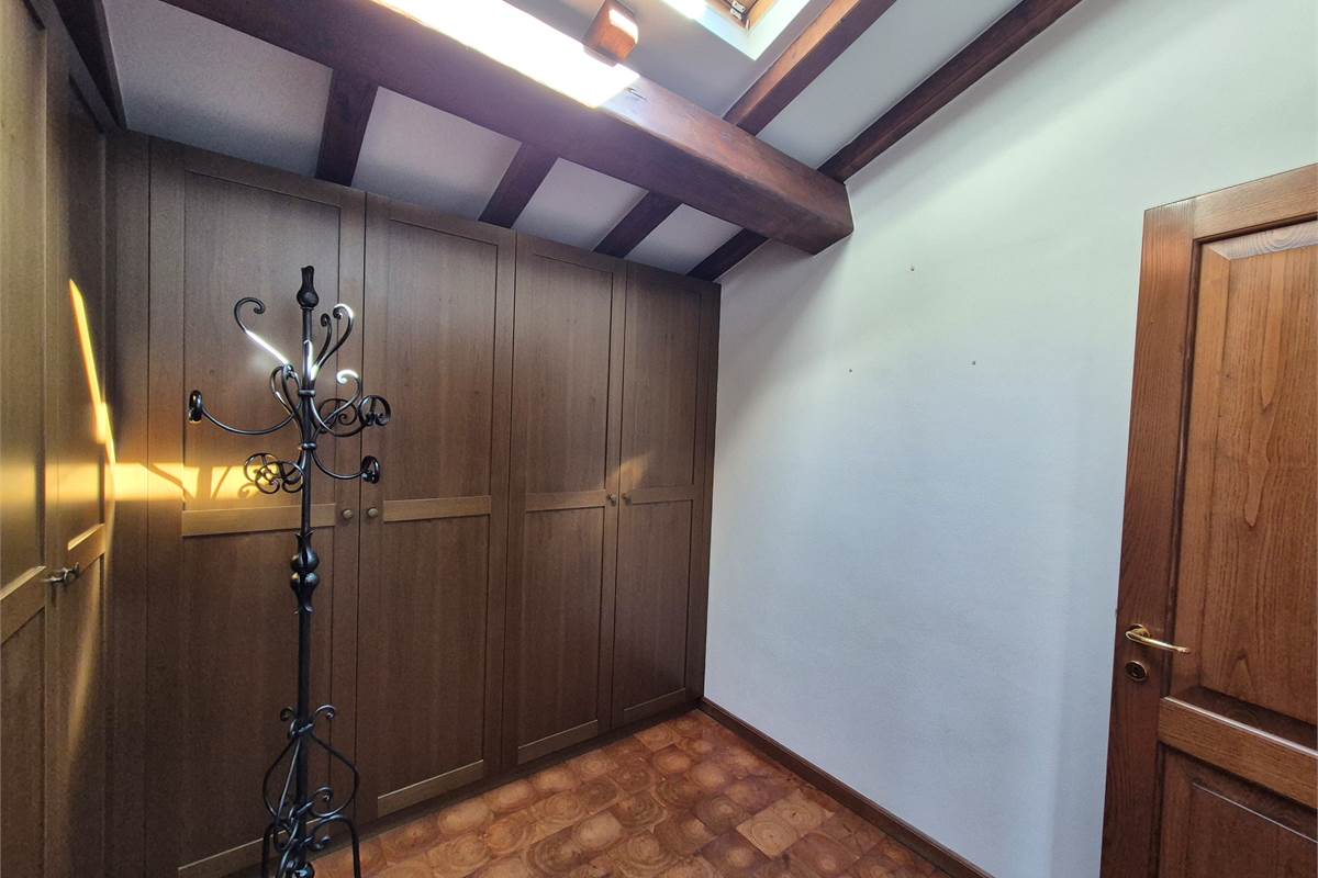 Appartamento ristrutturato a Cirimido 